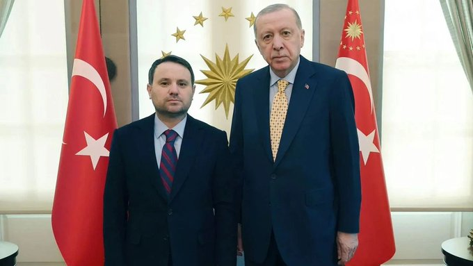 Yollar9's tweet image. "Indépendance de la Justice ! " 
C'est aussi ce que clament les ministres de la Justice &amp;amp; de l'Intérieur d'Erdoğan chaque fois qu'un(e) élu(e) de l'opposition est arrêté(e)  🇫🇷🇹🇷

#Rimahassan s/écoutes téléphoniques, son véhicule pisté par la police 1/
x.com/LCP/status/204…