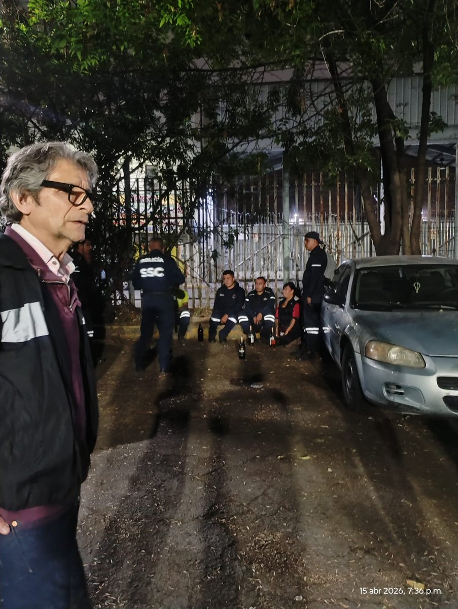 RuthEstr's tweet photo. @grupopenafiel mucho agradeceré que tus embajadores usando uniforme busquen otro lugar para embriagarse. Ayer fueron expulsados con patrulla estos representantes de tu marca por meterse a beber al estacionamiento de la UH Lindavista Vallejo. Frente a tu planta!
@TuAlcaldiaGAM https://t.co/wHRxPajfhh