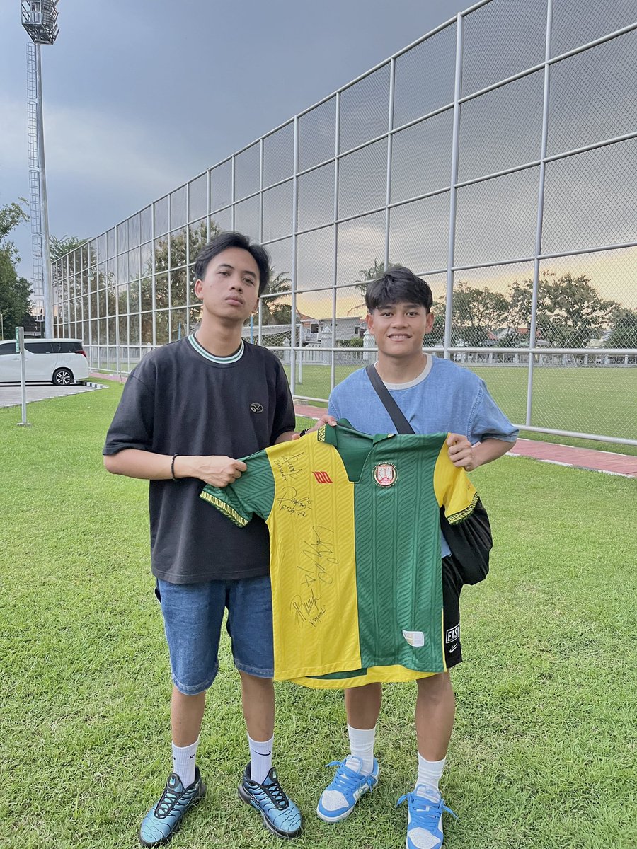 _404errornotfnd's tweet photo. @grnadhif @Jerseyforum @frdftw aku punya mas, tapi banyak coret coretan e.
kiro kiro payu ora ya mas😔 https://t.co/qC08uRCTaB