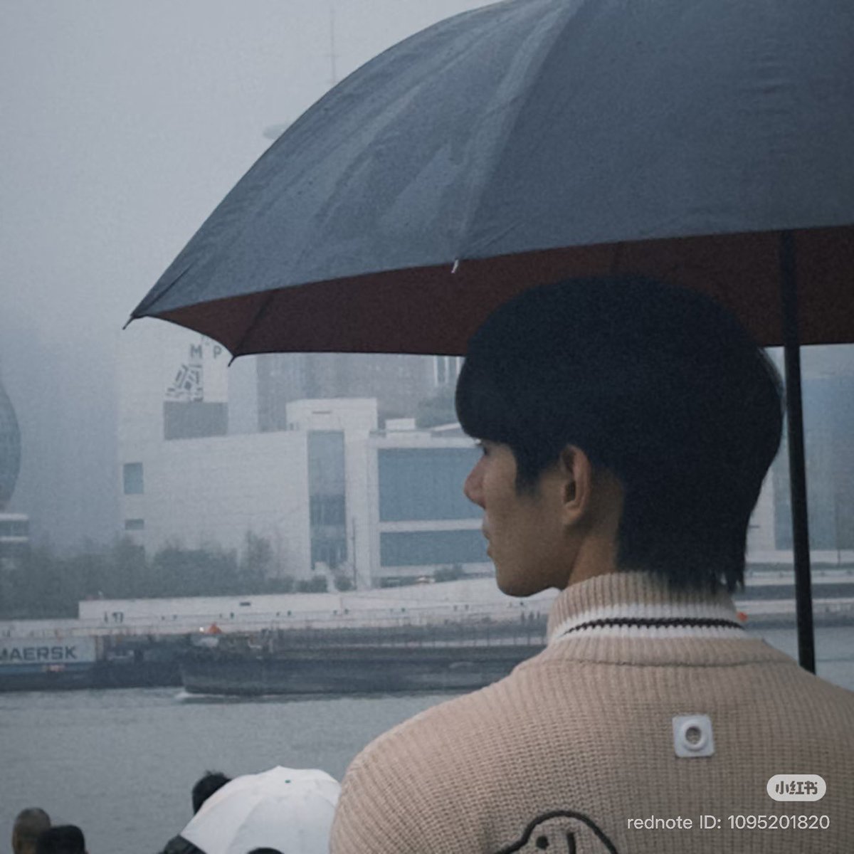 LovelyGellaa's tweet image. 얘네 이젠 대놓고 같은 곳에서 같은 구도로 사진 올리네🤭

저희 데이트 했어요 저희 사겨요 🧡💛

#SammysChildrensDay #XiZhao
#HeChangXi #HeYanZhao