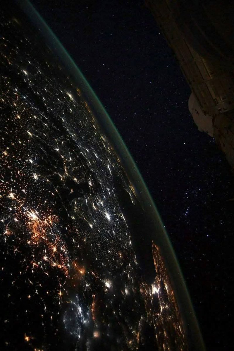 spacevibex's tweet photo. A Very Beautiful Photo of the Night Side of Earth from the ISS by Tom Pesquet. https://t.co/LVu37NlzbX