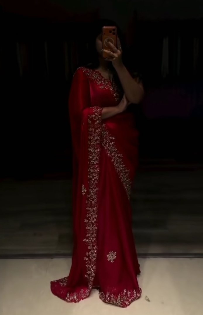 میں بڑی دیر تک دیکھتی رہی تمہیں 
تم اے ہی نہیں تصویر سے باہر