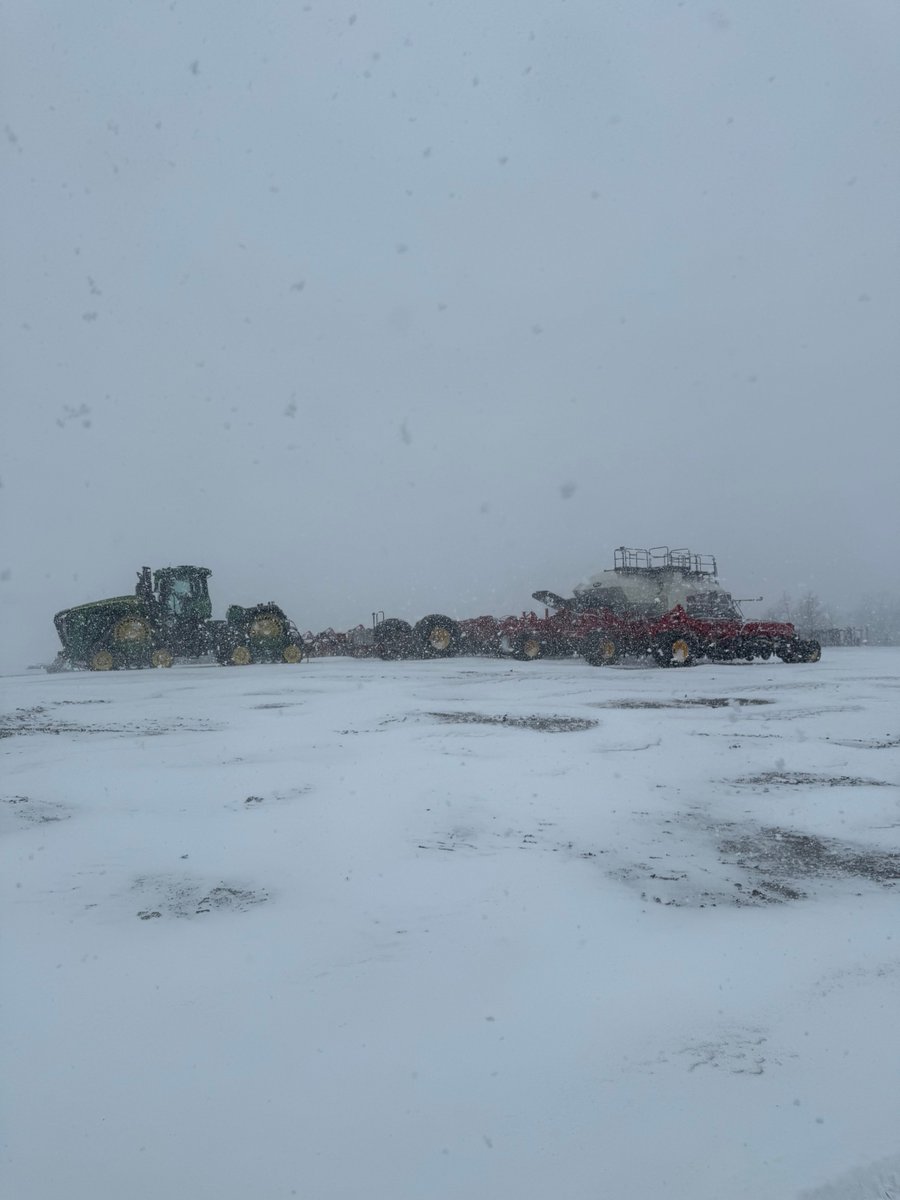 BDuchek's tweet image. Less then 16 hours between pictures. 🥶🥶 #AgTwitter