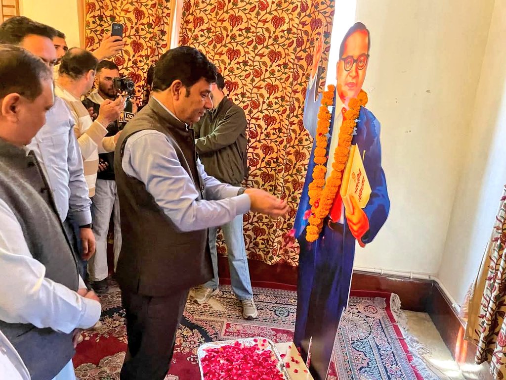 BJPNorthKmr's tweet photo. Seminar on Bharat Ratna Dr. B. R. Ambedkar at Amar Singh Club, #Srinagar.

J&amp;K BJP General Secretary (Org.) Shri @AshokKoul59 Along with Gen Sec @manwarkhankmr, J&amp;K BJP State Secretary @Mudasir4Wani, and other senior leaders and office bearers were present on the occasion https://t.co/feSvbOezqq