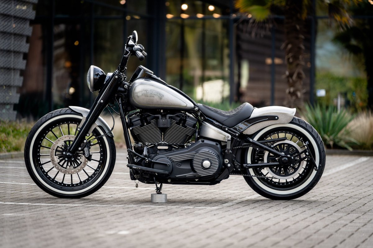ThunderbikeHD's tweet photo. New @harleydavidson Softail Deluxe (FLDE) custom project. Find out more here: https://t.co/jXqkttABFb https://t.co/oQGcAD1NFv