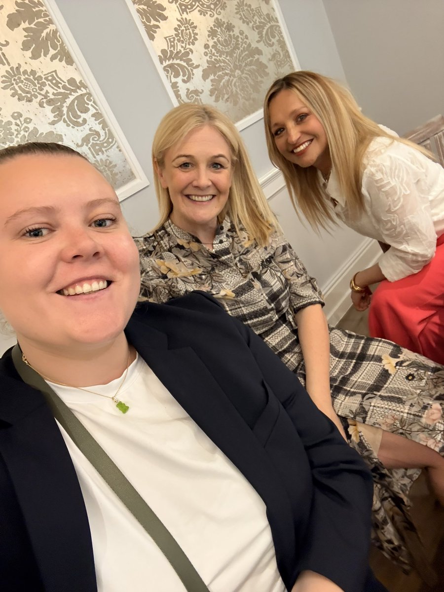 Laura Gates tweet media