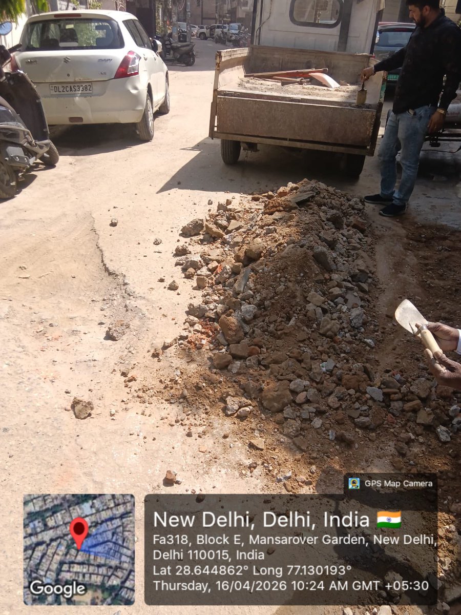 kbzdc's tweet image. To ensure cleaner surroundings and obstruction-free roads, Karolbagh Zone MCD teams were on duty today for malba removal.

🏗️ Total malba lifted: 39 MT on 16th March 2026.

Continuous efforts towards a debris-free &amp;amp; clean Delhi.
#MCDDelhi #CleanDelhi
#PollutionControl