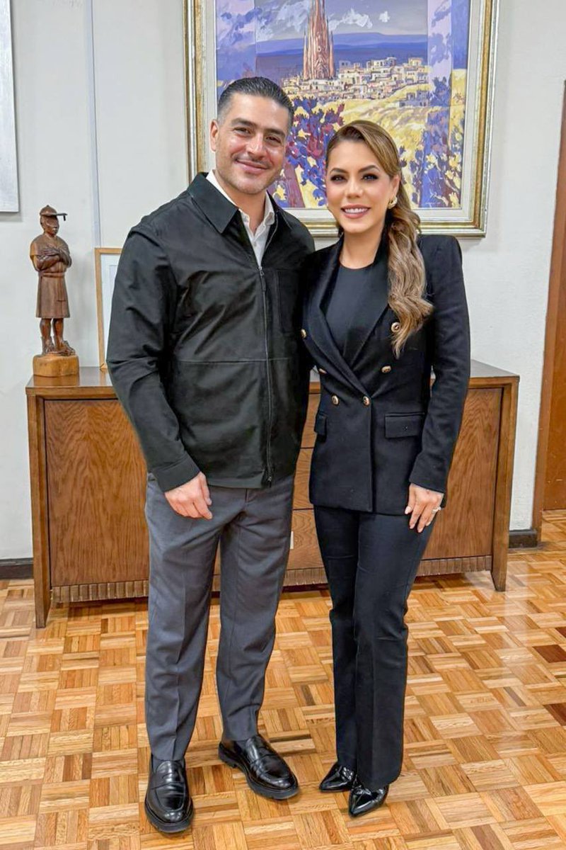 EvelynSalgadoP's tweet photo. Volvimos a Palacio Nacional para participar nuevamente en la reunión del Gabinete de Seguridad, encabezada por nuestra presidenta, @Claudiashein, junto al titular de la Secretaría de Seguridad y Protección Ciudadana, @OHarfuch.

En Guerrero la seguridad se atiende con trabajo permanente y perfecta coordinación. Por ello, reconozco el respaldo firme y la colaboración efectiva del @GobiernoMX, que ha permitido dar mejores resultados a nuestro pueblo, demostrando que el trabajo en unidad, nos permite avanzar en la ruta de la paz.

Agradezco a nuestra presidenta, al Gabinete de Seguridad, a nuestras fuerzas armadas, Marina, Defensa, Guardia Nacional, así como a las fiscalías, por su entrega y compromiso permanente con Guerrero.