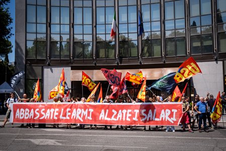 mazzeoantonio's tweet image. #weapons Di arma in arma #norearmeurope 
Scritto da Antonio Mazzeo 
Le nuove frontiere dell’economia armata firmata #Leonardo: droni, tecnologie di ultima generazione e altro ancora. mosaicodipace.it/index.php/arch…