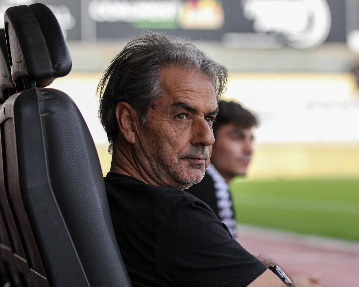 ReusFCR's tweet photo. Des del @ReusFCR volem enviar una fortíssima abraçada a l’exentrenador del CF Reus i entrenador de la @uesantandreu, Natxo González. 

Molta força, Natxo. Et desitgem una ràpida recuperació! https://t.co/uM1HTtLI4P