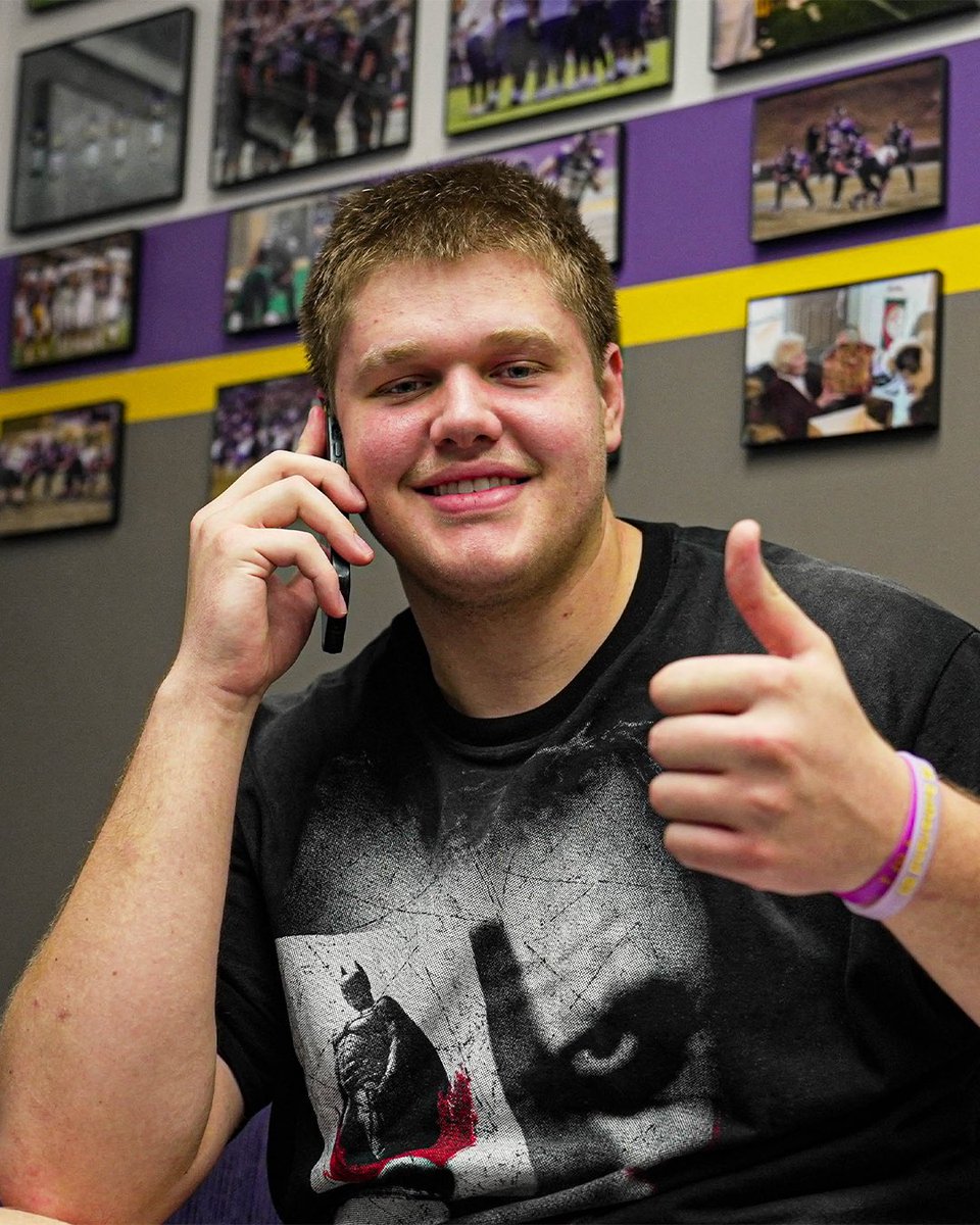 UNI Football tweet media