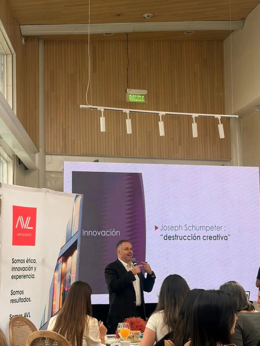 avl_ab's tweet photo. @mlombeyda Por su parte, @andresisch  ha reflexionado sobre la importancia de la tecnología y la innovación para potenciar el crecimiento del país y proyectarse a un futuro de desarrollo. Específicamente, sobre el papel de las mujeres en estas áreas ha analizado, los desafíos que enfrentan. https://t.co/NW6NncDlLi