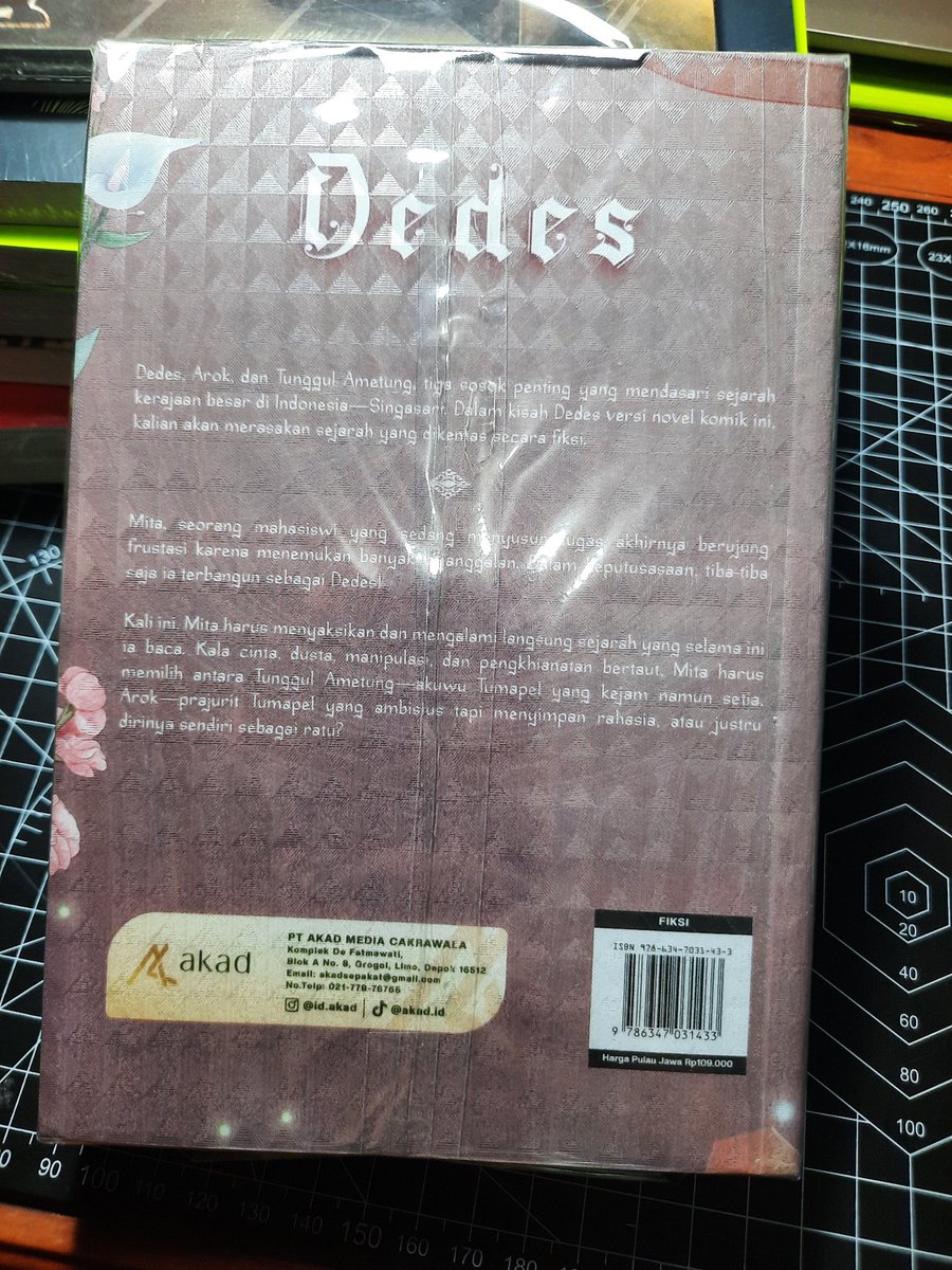 diiee4u's tweet image. ❗️WTS❗️
novel komik dedes (bw). original. harga 60k. kondisi seperti di foto (sudah di sampul + coretan). alasan dijual udah beli versi fc.📍dom surakarta. bisa co oyen🌷🤍 #preloved #prelovedbuku #prelovednovel #wts #wtb #novel #buku