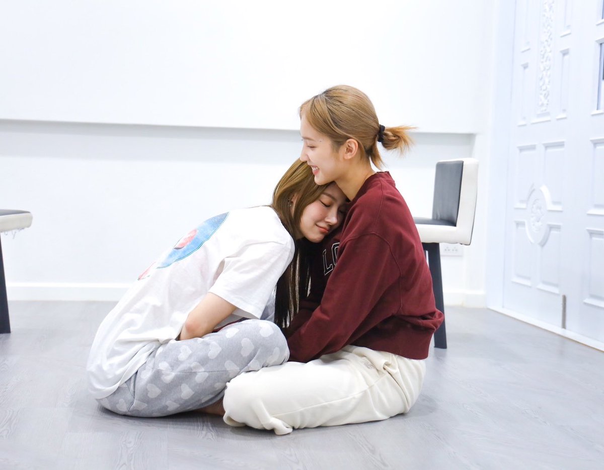 jjanjjing's tweet photo. 흐흫흫흐흫 징짼내놔이이ㅣ잇 https://t.co/rj45zKdLHA