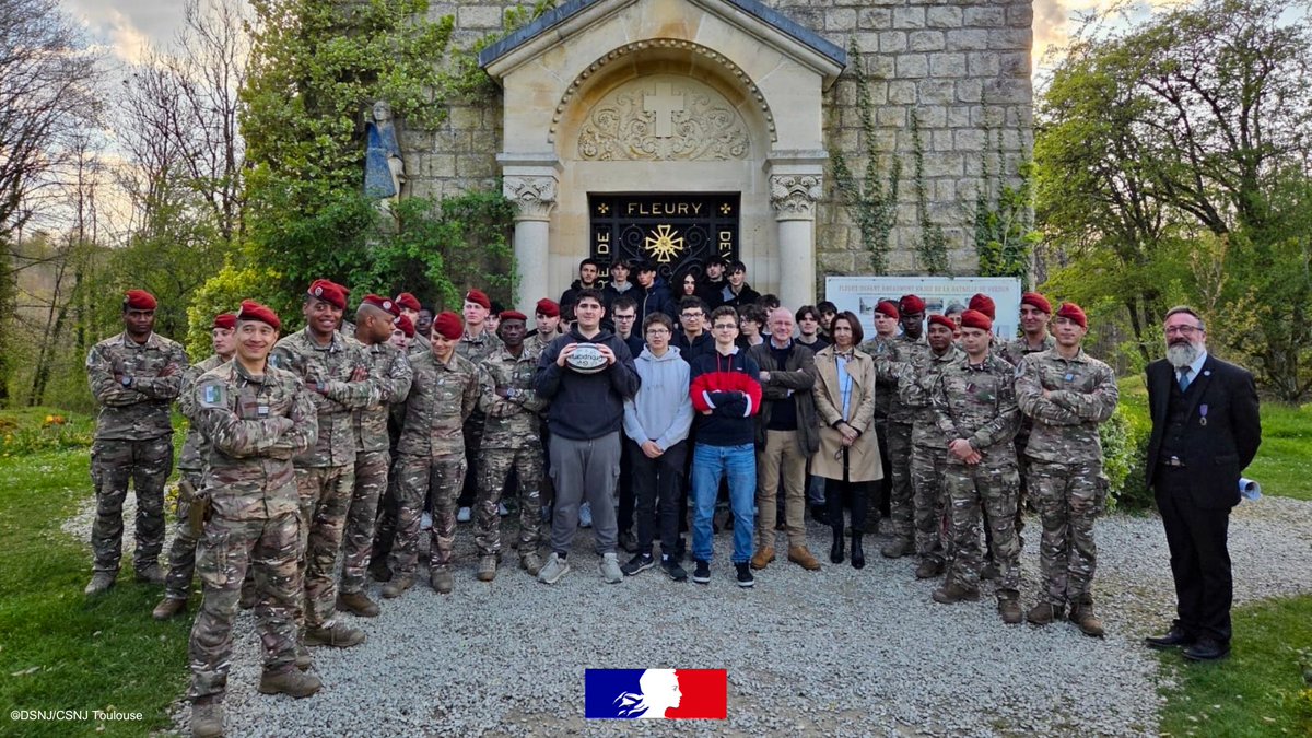 DSNJeunesse's tweet photo. Immersion mémorielle pour la classe de défense du lycée Pierre-Paul Riquet à Verdun. Accompagnés par le CSNJ Toulouse et le 14e RILP, les élèves ont honoré les soldats tombés en 1916. Un moment fort marqué par l’hommage à Albert Danes à l'ossuaire de Douaumont. 🇫🇷🎖️ https://t.co/4K14hCiwno