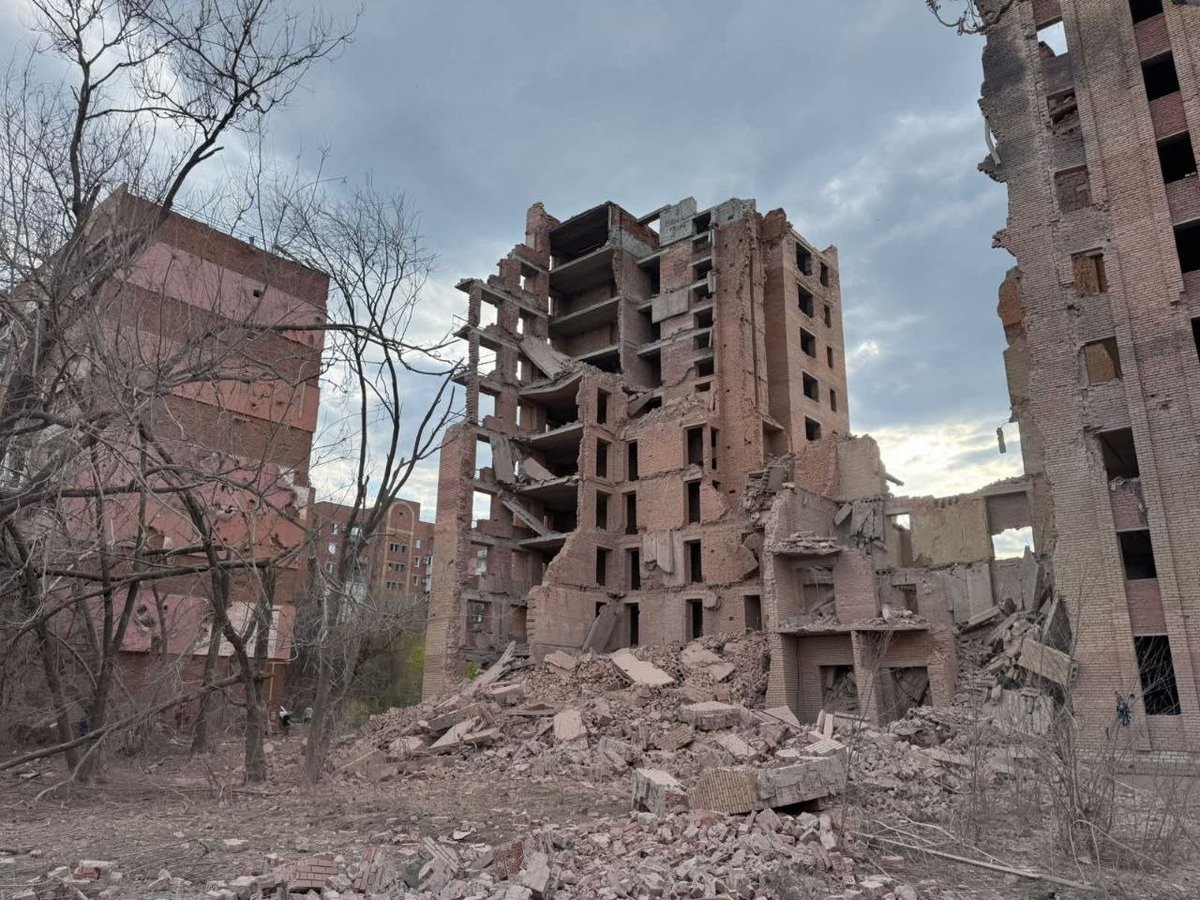 Sloviansk. russian terrorists dropped an aerial bomb on the city center.

The photo says everything.

russia is a terrorist state.