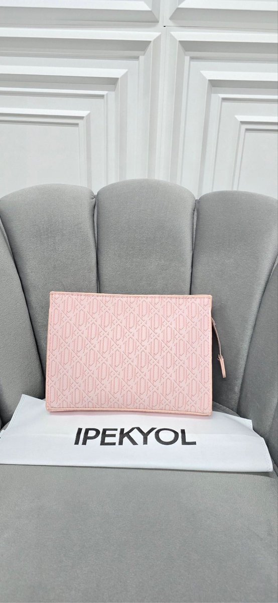 naztok0's tweet photo. Sevgilisi olmayan bir kızım en büyük aşkı , pembe aşko kuşko çantasıdır 🙂‍↔️💖 https://t.co/BGokdqzU7r