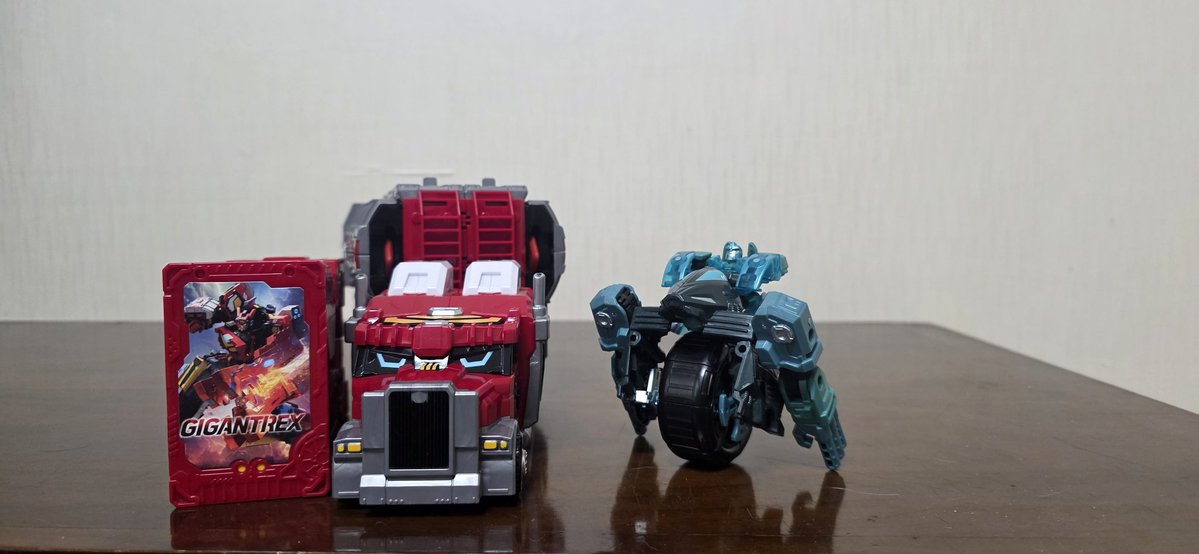 galapagosman337's tweet image. 구매한 물건이 왔다.

기간트렉스랑 마이크로너스!!

#메탈카드봇 #MetalCardBot #MCB #Transformers #트랜스포머