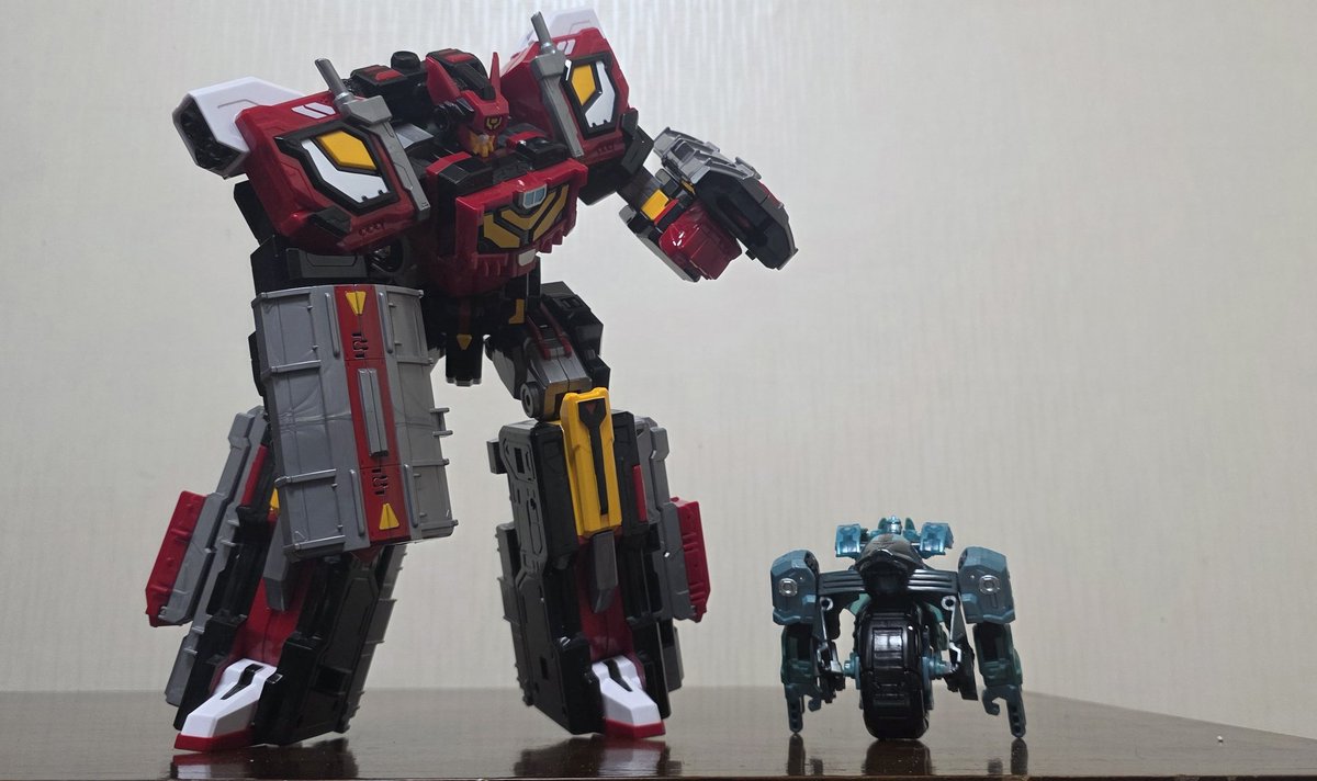 galapagosman337's tweet image. 구매한 물건이 왔다.

기간트렉스랑 마이크로너스!!

#메탈카드봇 #MetalCardBot #MCB #Transformers #트랜스포머