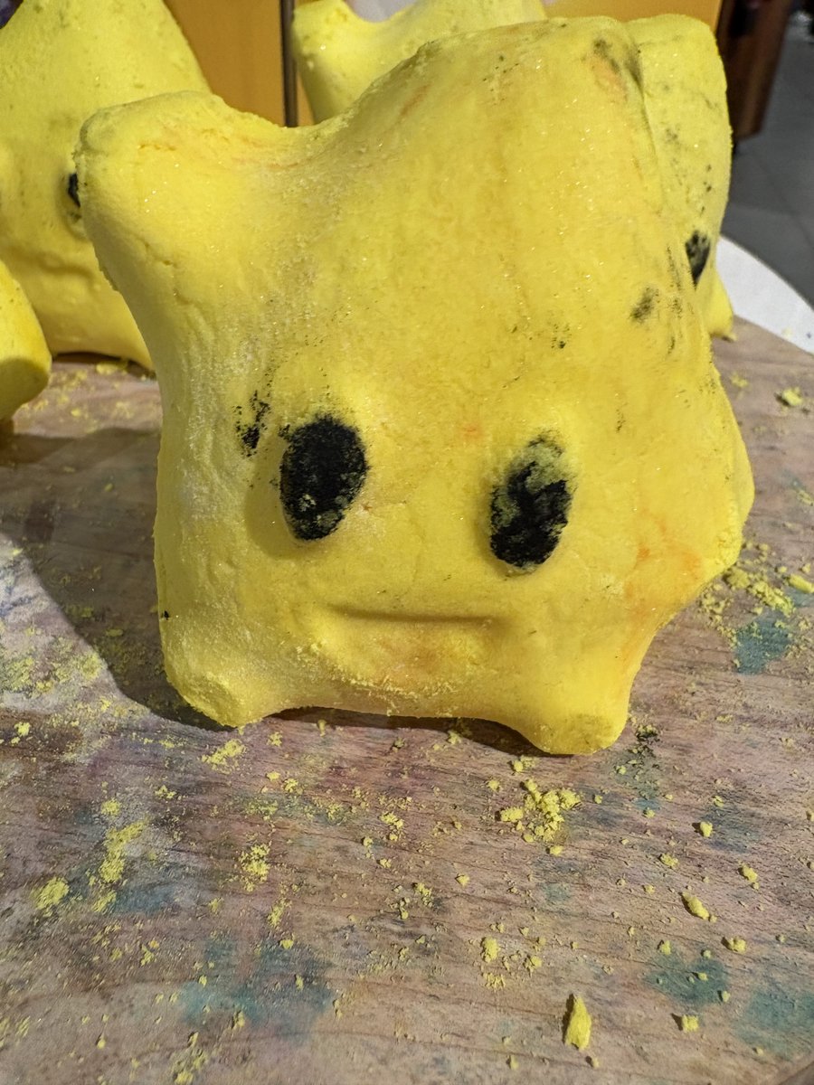 Sticcy but tiny tweet media