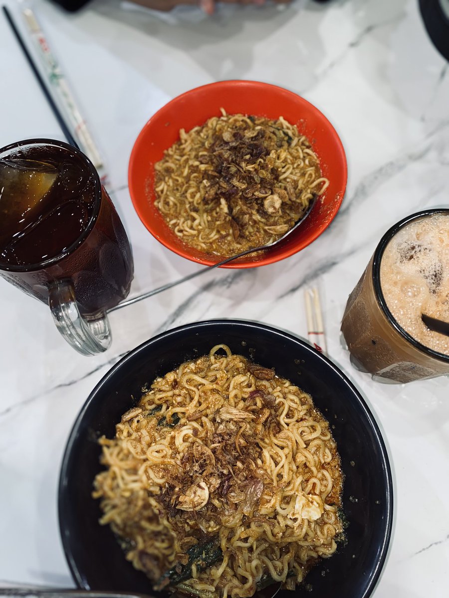 ed 👊😔👈 tweet media