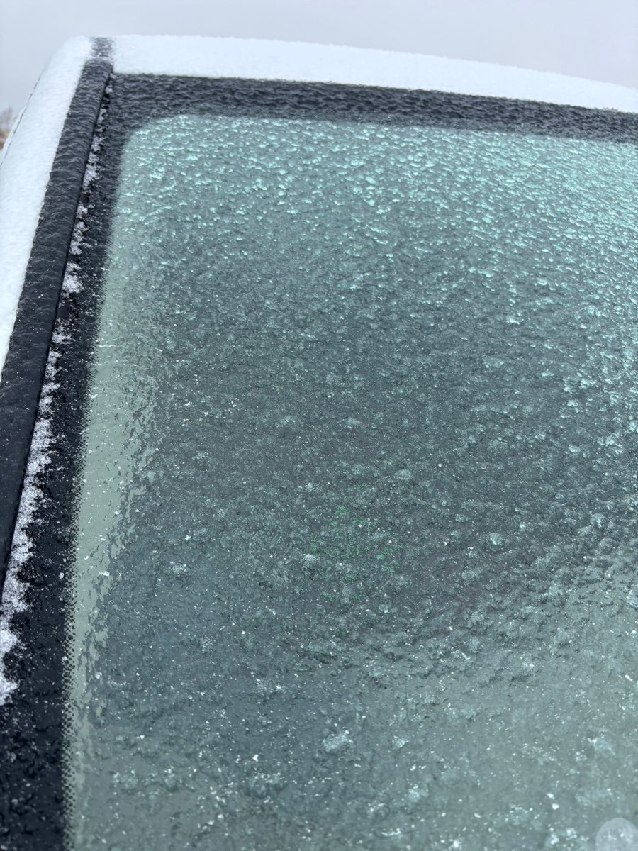CalvinWood12's tweet photo. Mother Nature sure is being nasty to us. The ice is a quarter inch thick. Roads are nasty https://t.co/v0gtlqx1EK