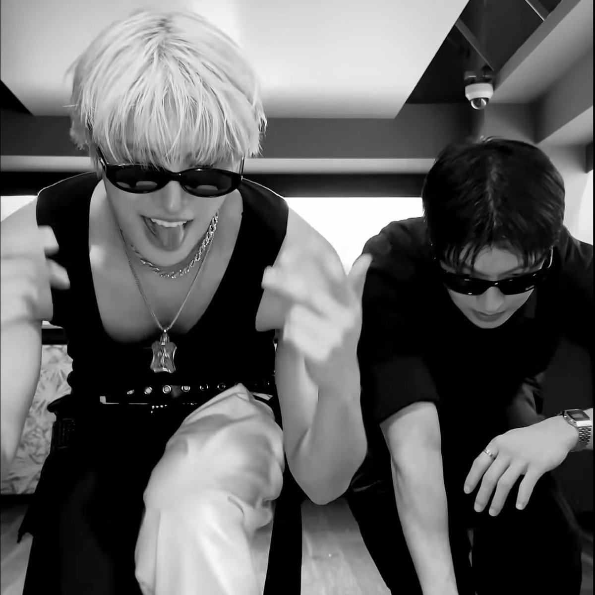 lyล์ tweet media