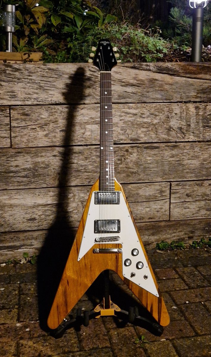 planetcaravan77's tweet photo. Maybach Jetwing - great guitar and a beast of a neck.... #maybach #maybachguitars #flyingv https://t.co/UP04ruSMvv