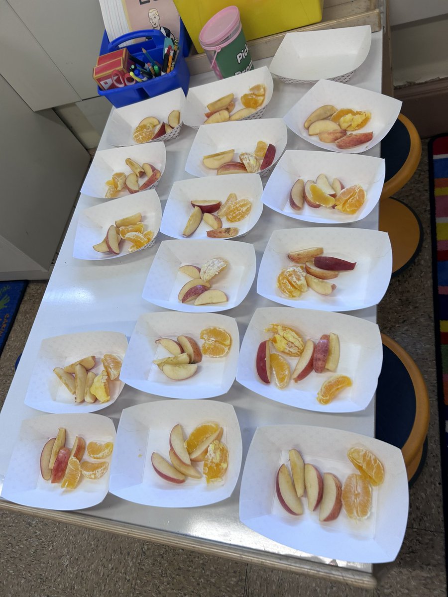 MrsUsKinderCrew's tweet photo. Week of the Young Child has commenced! Tasty Tuesday was delicious and productive with these kinders 🍎 https://t.co/FEnToQ9EEa