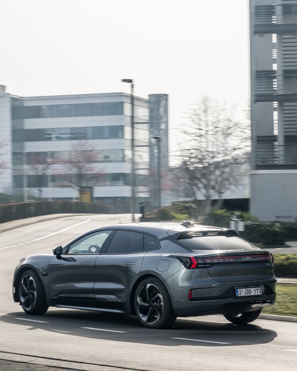 Zeekr_Europe's tweet photo. Commuting, but make it an experience.
With Zeekr 001 Long Range.
–
Zeekr 001 Energy consumption (combined): 18,5 – 17,3 kWh/100km (WLTP); CO2 emissions (combined): 0 g; CO2 class: A.
#Zeekr #ZeekrEurope #Zeekr001 #EV #ZeekrDesign https://t.co/lrX3TjSOit