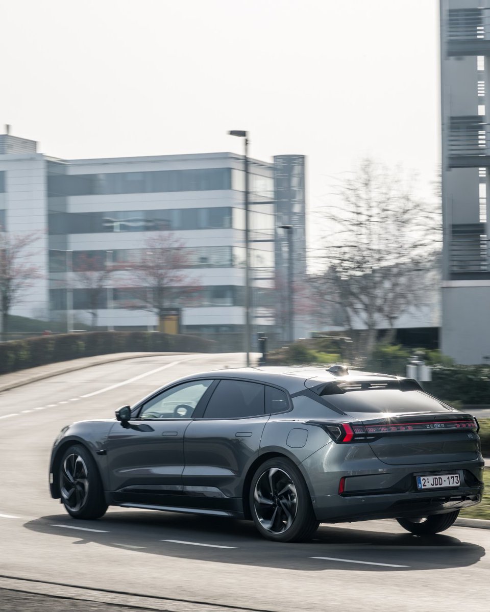 Zeekr_Europe's tweet photo. Commuting, but make it an experience.
With Zeekr 001 Long Range.
–
Zeekr 001 Energy consumption (combined): 18,5 – 17,3 kWh/100km (WLTP); CO2 emissions (combined): 0 g; CO2 class: A.
#Zeekr #ZeekrEurope #Zeekr001 #EV #ZeekrDesign https://t.co/lrX3TjSOit