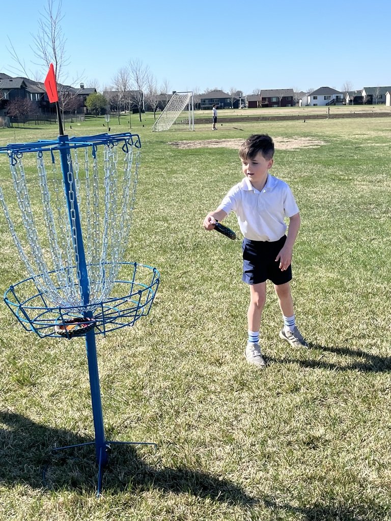 SKDKnights's tweet photo. Nothing like a game of Frolf (aka Frisbee Golf) on these beautiful days! The kids are excited for our newest recess option. https://t.co/9rq7BuqXQE