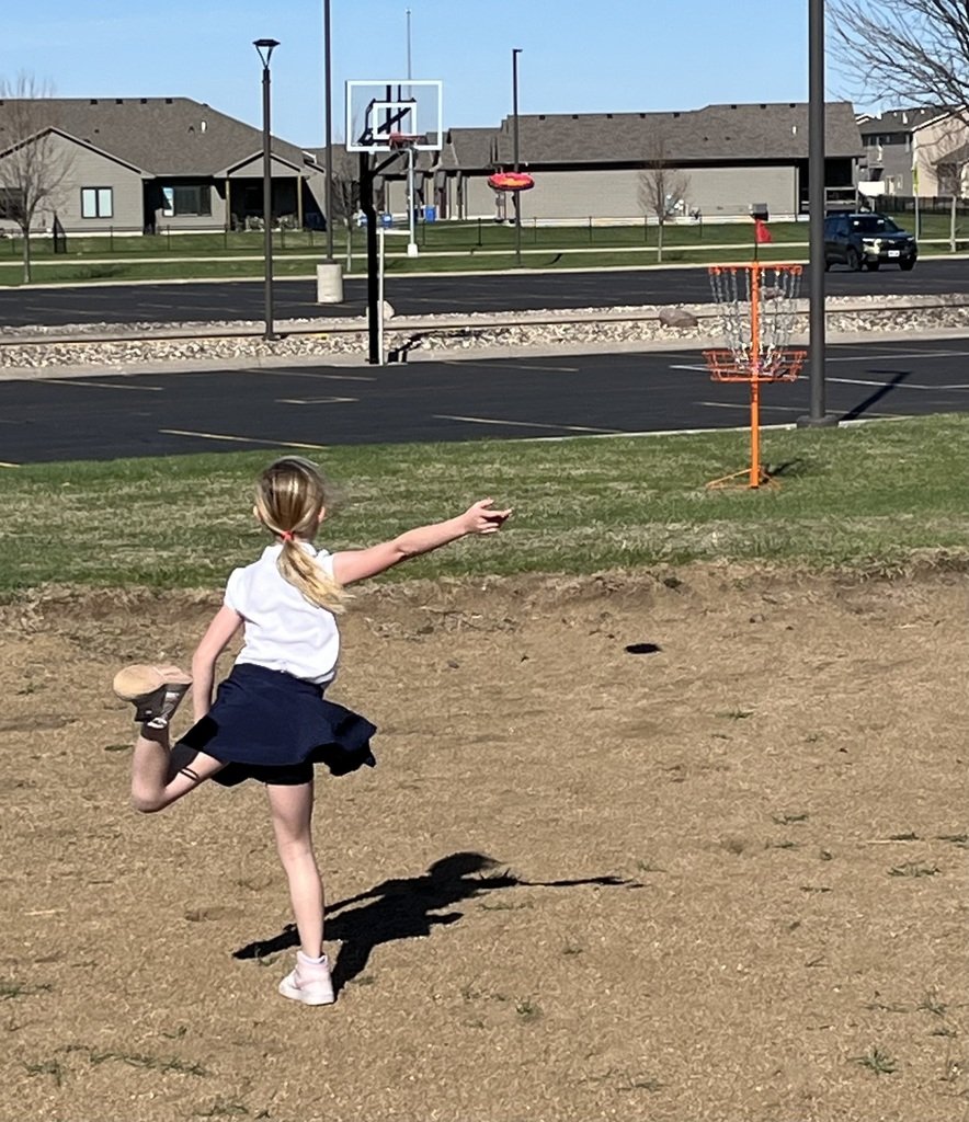 SKDKnights's tweet photo. Nothing like a game of Frolf (aka Frisbee Golf) on these beautiful days! The kids are excited for our newest recess option. https://t.co/9rq7BuqXQE