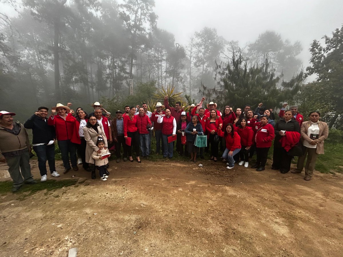 MarcoMendoza_B's tweet photo. En #Zacualtipán tierra del General Felipe Ángeles, el soldado de la lealtad y la estrategia, el hombre que entendió que la patria se defiende con ideas y con valor.  

Venimos a escuchar, a organizarnos y a caminar cada vereda con la misma convicción que tuvo el General: la de no rendirse hasta ver a Hidalgo de pie, digno y con futuro.  

La sierra también es PRI. La sierra también es #LaResistencia y lo decimos claro: vamos por el 2027 y por el 2028, municipio por municipio, corazón por corazón.  

#LaResistencia  
#MMContigo