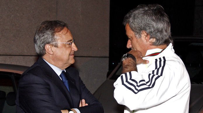 FutDestrangis's tweet image. 🚨 #Mourinho SE OFRECE al #RealMadrid 🚨

EXCLUSIVA ‼️‼️

El técnico portugués habló con Florentino Pérez esta mañana para transmitirle su ánimo tras la eliminación de anoche de la #ChampionsLeague 

Además de transmitirle dichos ánimos , Mourinho “aprovechó” para ofrecer al