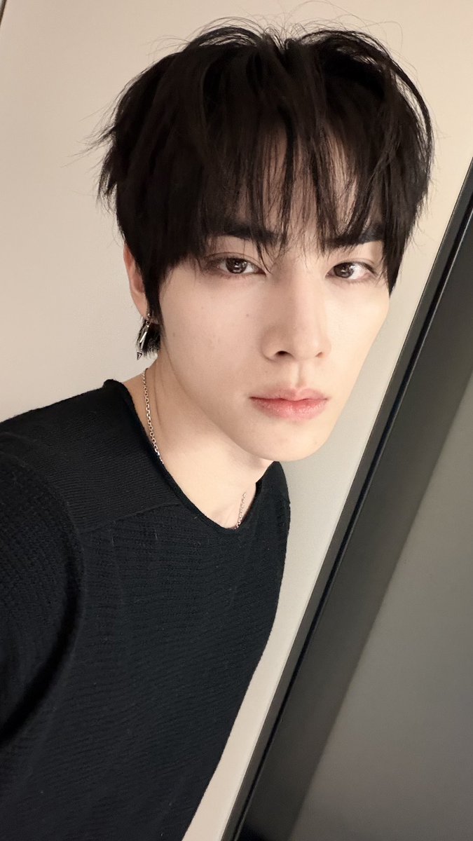 xiaojunhoney's tweet photo. He gives them a gentleman and humble vibe
He is so handsome and perfectly fine features 
He gets that own ideas and professional attitude 
He is like a very reliable brother 
He is the kind hearted person 

XIAOJUN YOU ARE THAT GREEN FLAG MAN https://t.co/4TpAzQZ90A