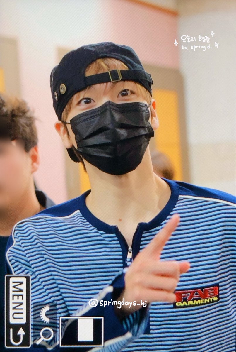 여기 그냥 지나치고 냅다 안에 먼저 들어가려고 해서 캐스팅보드.. 캐..캐스팅보드 찍어야대! ㅋㅋㅋㅋ ㅋ ㅋㅋ ㅋㅋㅋㅋㅋ ㅜㅜㅜ 바부