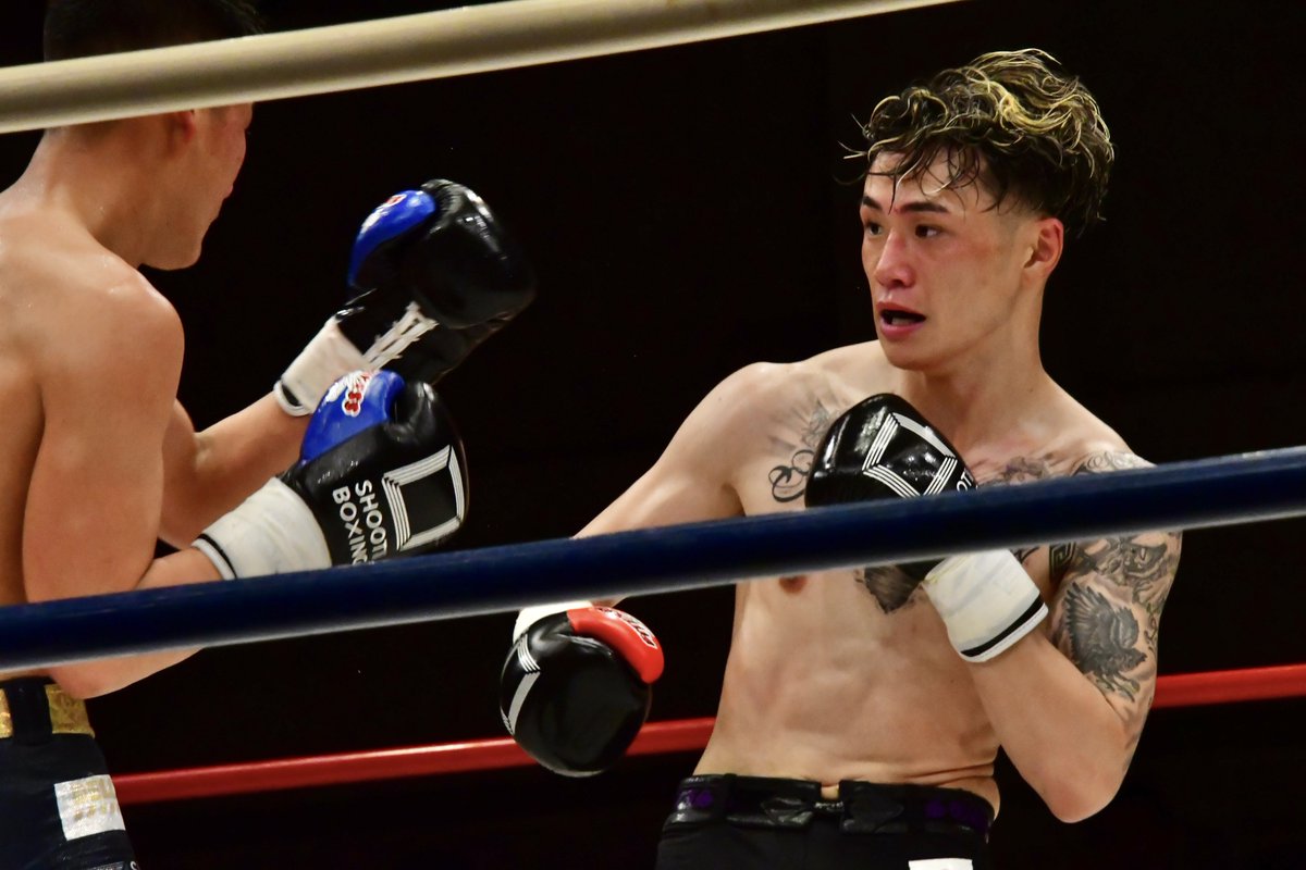 SB日本ライト級王座は鈴木博昭選手が初代王者として腰に巻いた歴史ある