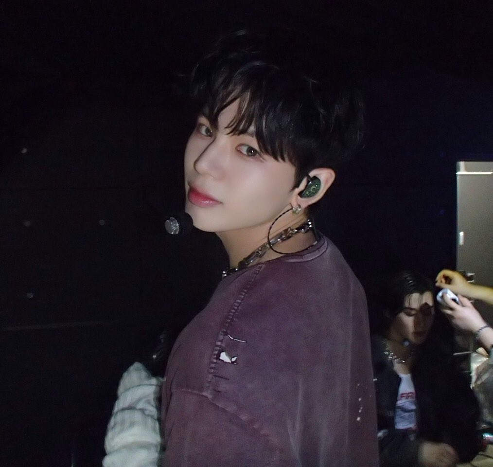 히 tweet media