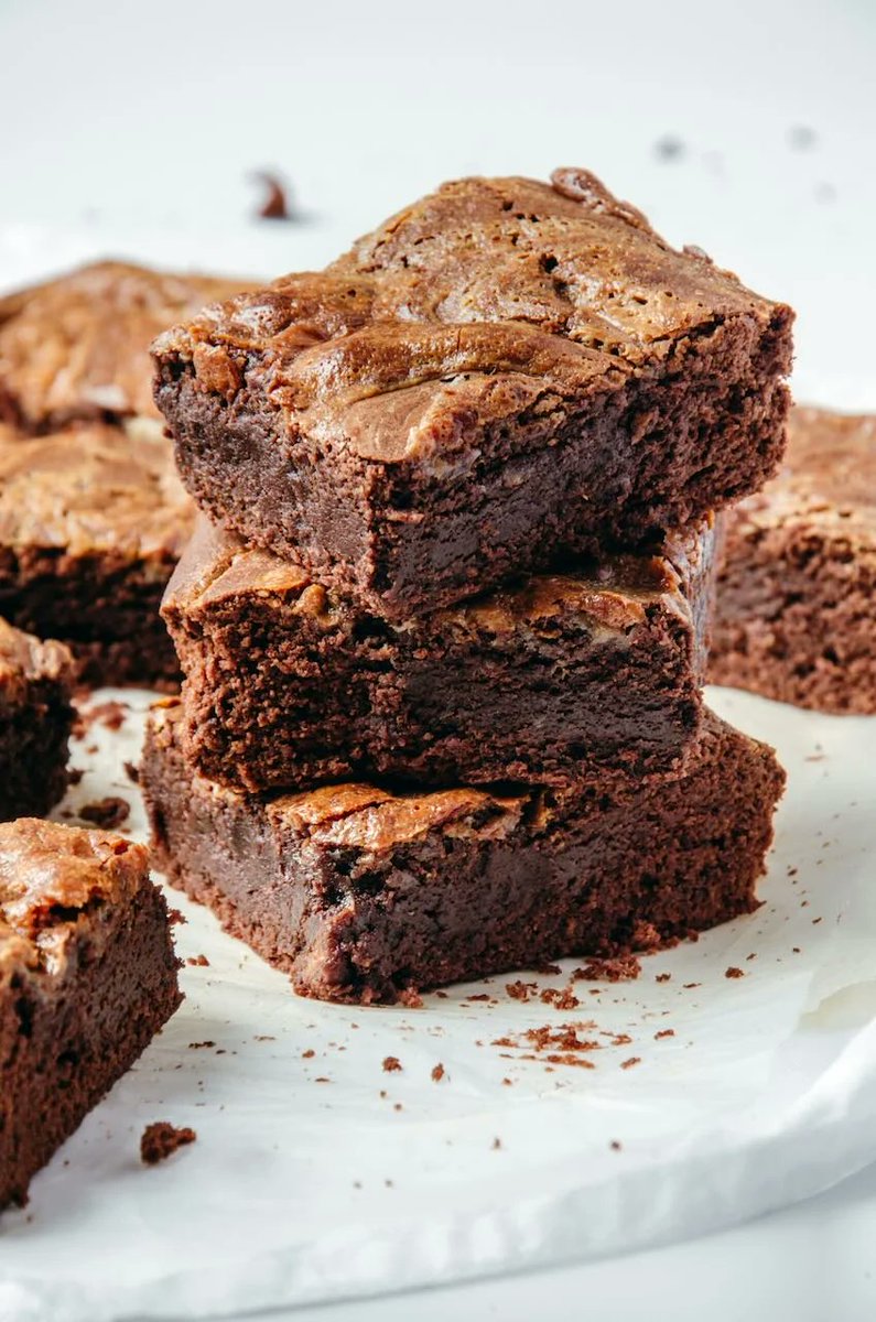 junedarville's tweet image. 🍫 𝐁𝐞𝐬𝐭 𝐅𝐮𝐝𝐠𝐲 𝐁𝐫𝐨𝐰𝐧𝐢𝐞𝐬 𝐄𝐯𝐞𝐫
🍫 A foolproof fudgy brownies recipe with melted #chocolate, crackly tops, and ultra‑rich texture. Simple steps, bakery‑level results. #brownies 
🍫 𝐑𝐞𝐜𝐢𝐩𝐞 &amp;gt;&amp;gt; junedarville.com/fudgy-brownies…