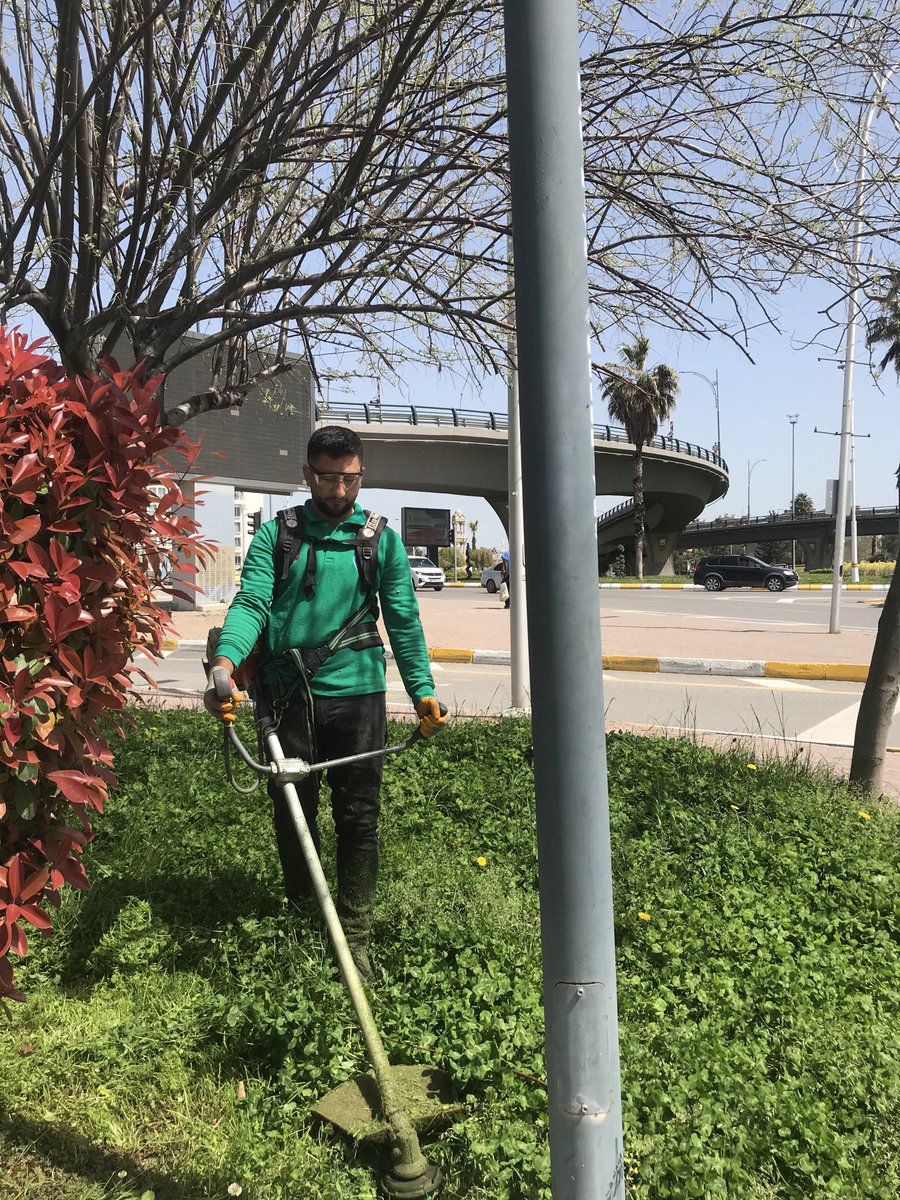 <a href="/haliliye_bld/">Haliliye Belediyesi 🇹🇷</a>  kırsal hizmetler müdürlüğü park ve bahçeler şefliği tarafından Parklarımızı yaza en güzel şekilde hazırlıyoruz 

Park ve Bahçeler Müdürlüğü ekiplerimiz; çim biçme,peyzaj çevre düzenlemesi ile bakım ve onarım çalışmalarını aralıksız sürdürüyor🌲
