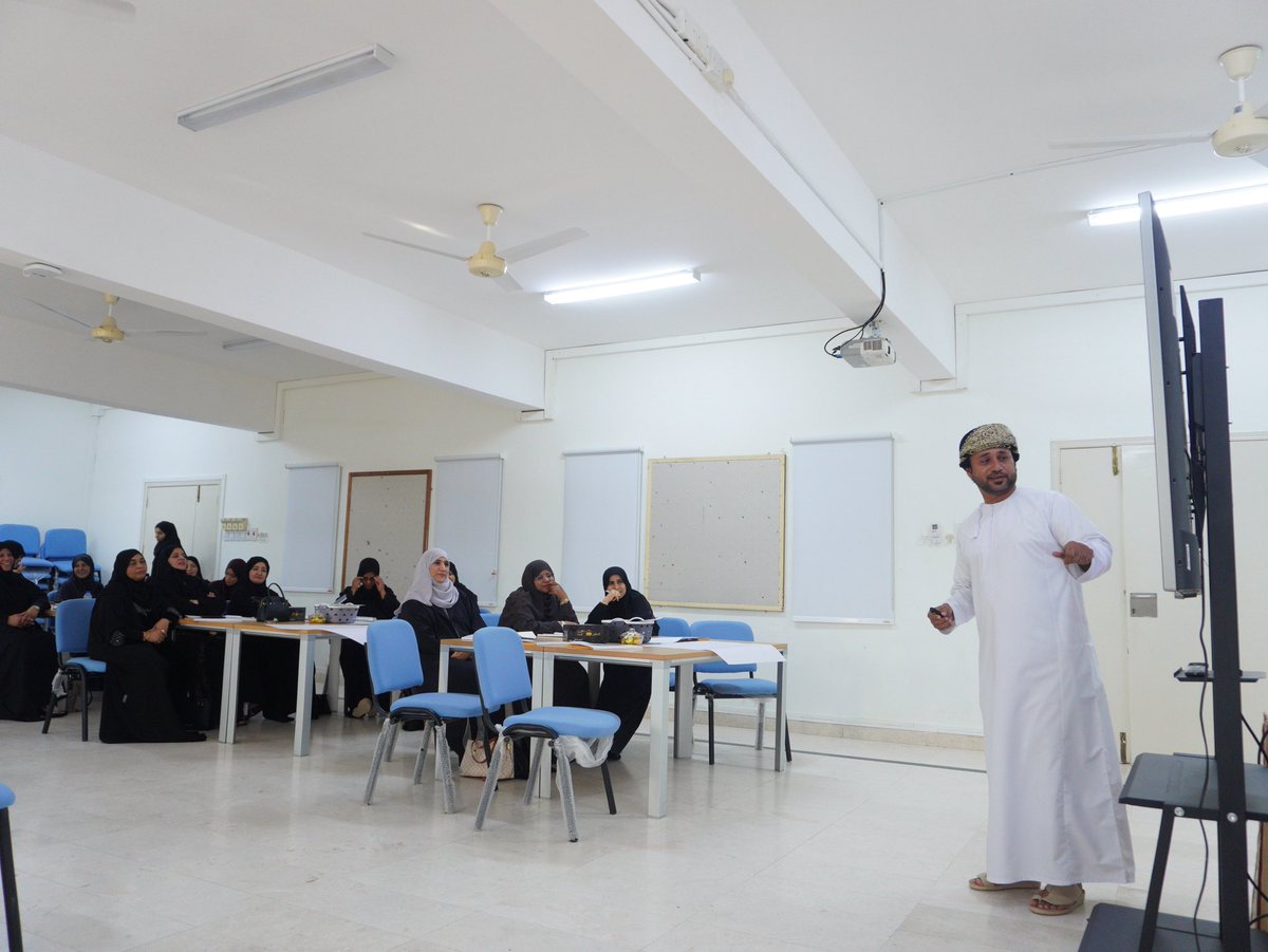 EduGovDhr's tweet photo. نفّذت دائرة التدريب المهني للمعلمين ب #تعليمية_الظاهرة برنامج "منظومة الرصد التربوي للقيادات المدرسية" على مدار ثلاثة أيام، مستهدفاً القيادات المدرسية بمدارس المحافظة. هدف البرنامج إلى تشخيص واقع الرصد التربوي في المدارس ، ودور القيادة المدرسية في تفعيل المنظومة. https://t.co/GsPwCV1upA