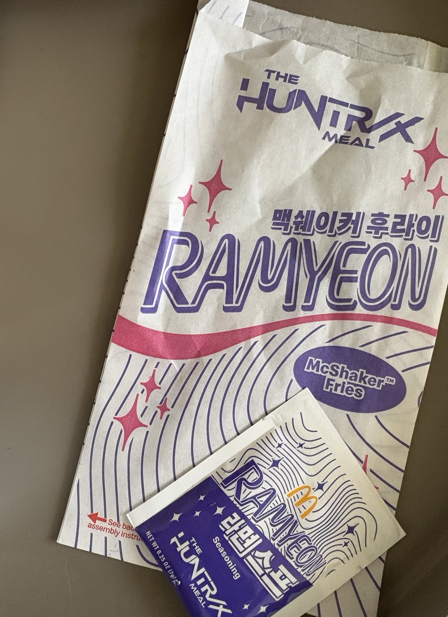 미국 맥도날드 케이팝 데몬 헌터스 콜라보?
넷플릭스 인기 작품인데 당연히 그럴 수도 있다고 특별할것도 없다고 생각함 한글이 써져있는 양념감자 봉지와 스프를 보기 전까지는... 진짜 너무 반갑고 감동받음