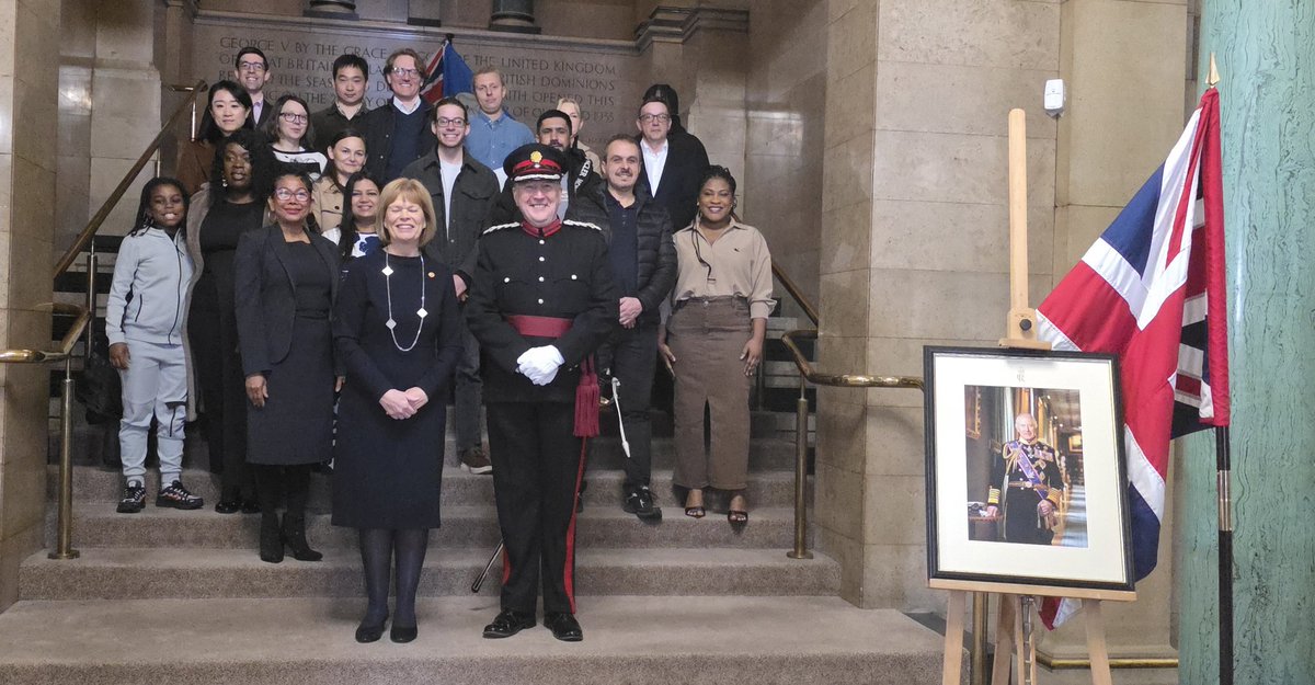 jonhammondtweet's tweet photo. An excellent morning at #Leeds Civic Hall welcoming the latest #BritishCitizens on behalf of @LordLtWY with @yvetteoade1 #honour #leiutenancy https://t.co/yKZPX68Ie4