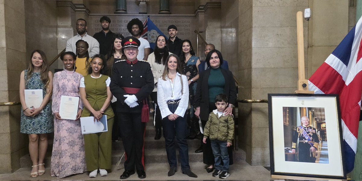 jonhammondtweet's tweet photo. An excellent morning at #Leeds Civic Hall welcoming the latest #BritishCitizens on behalf of @LordLtWY with @yvetteoade1 #honour #leiutenancy https://t.co/yKZPX68Ie4