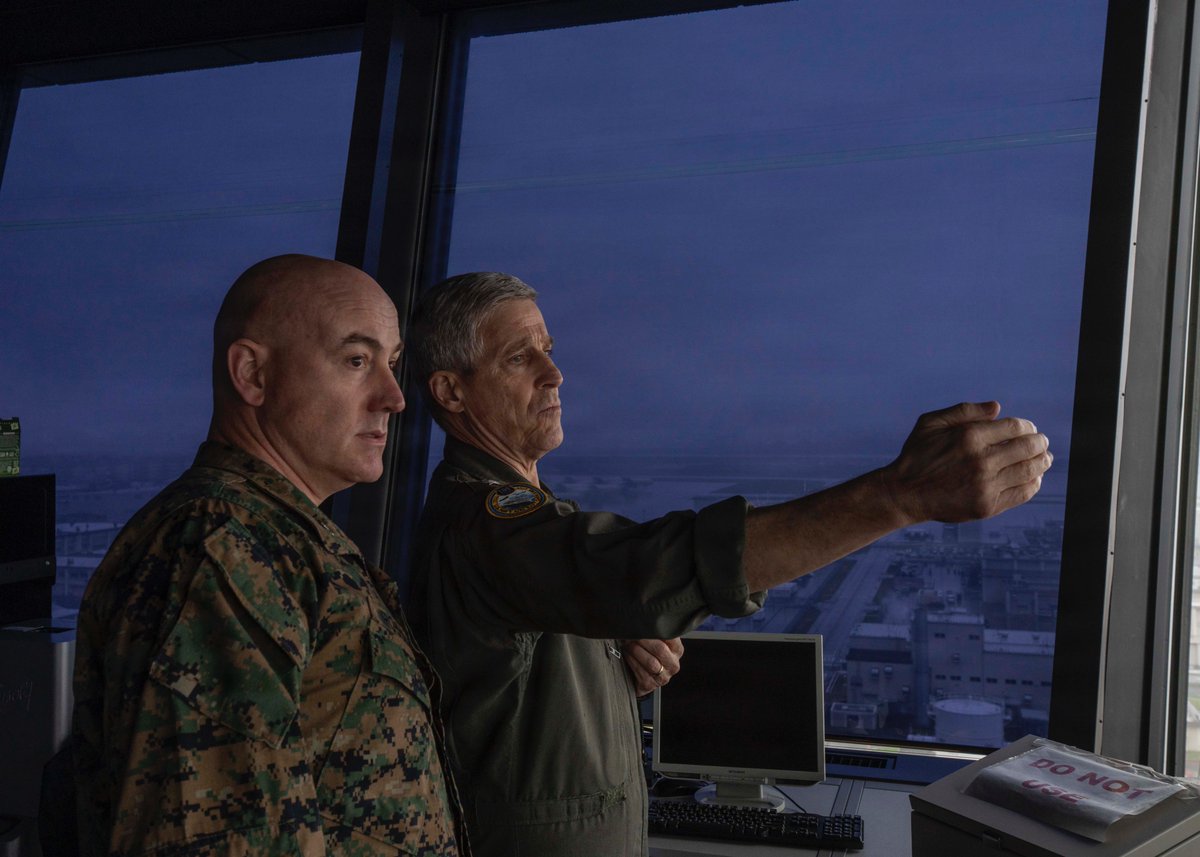 USPacificFleet's tweet image. 🇺🇸🇯🇵 Adm. Steve Koehler, commander, U.S. Pacific Fleet, engaged with the Sailors of Carrier Air Wing (CVW) 5 and leadership at MCAS Iwakuni, Japan, April 15. 

Our presence in Japan is the cornerstone of regional stability.#USNavy #PacificFleet #Readiness
