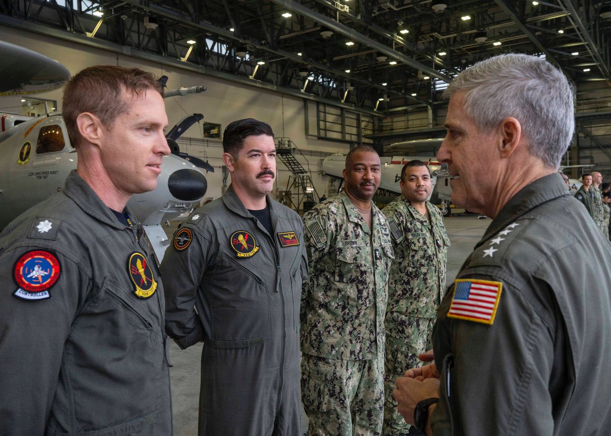 USPacificFleet's tweet image. 🇺🇸🇯🇵 Adm. Steve Koehler, commander, U.S. Pacific Fleet, engaged with the Sailors of Carrier Air Wing (CVW) 5 and leadership at MCAS Iwakuni, Japan, April 15. 

Our presence in Japan is the cornerstone of regional stability.#USNavy #PacificFleet #Readiness