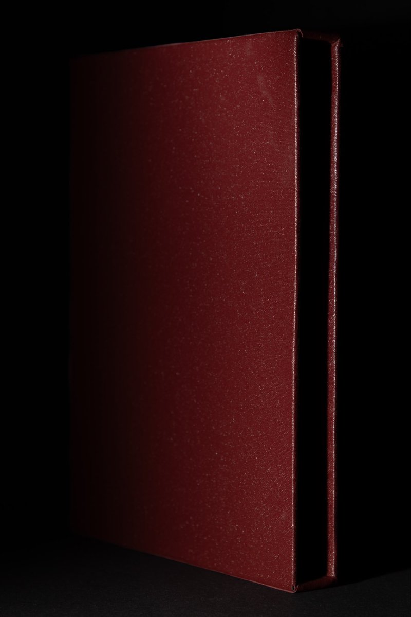 iPhoto_book's tweet image. Maroon Slip Case

In addition, making a slip case for protect your book for long lasting 📕.

#slipcase #maroon #maroonslipcase #bookbinding #iphotobookbinding #case