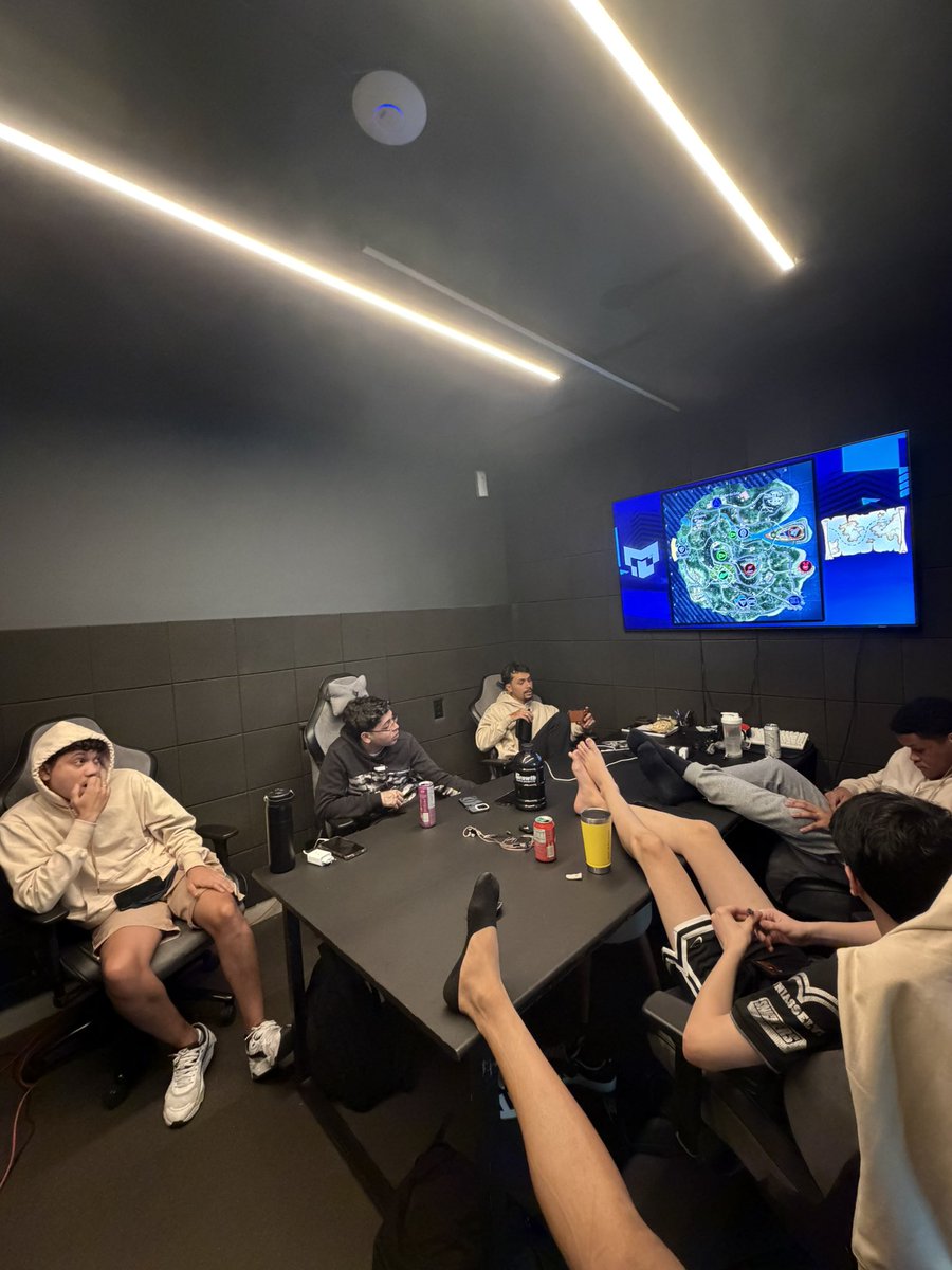 Esaú Assuncão tweet media