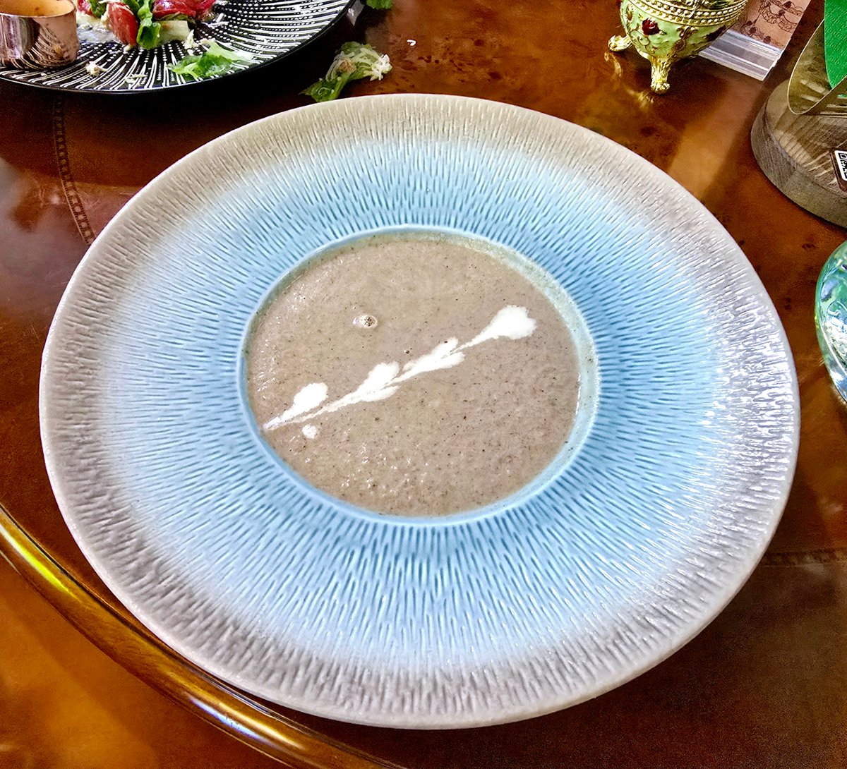 олег tweet media